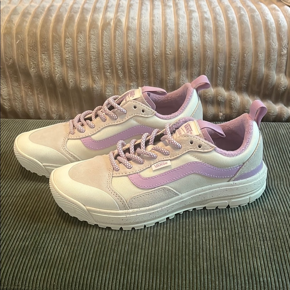 Vans Lavender and Grey UltraRange Cold Weather Women’s 6